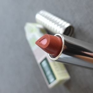 Clinique Dramatically Different Lipstick in 22 Golden Brandy